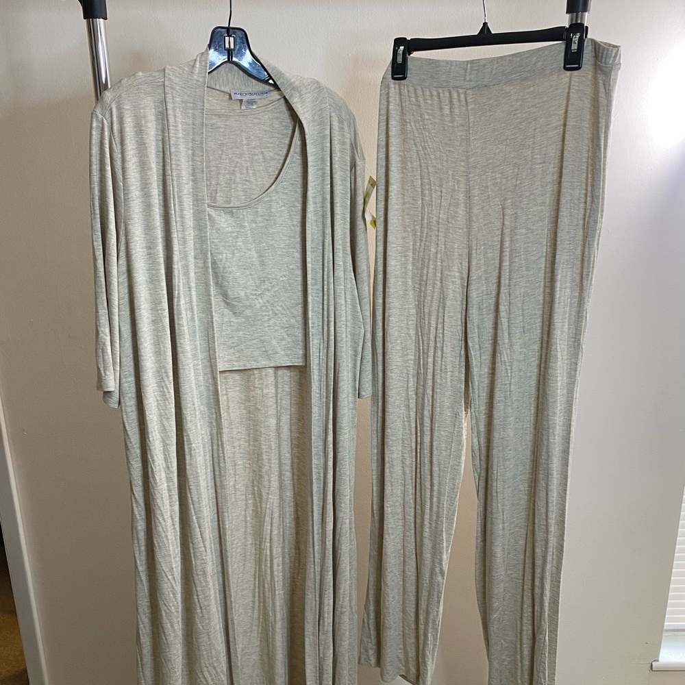 BNWT Boutique find - Cream/light tan lightweight 3pc Chill Set. Sz: 3X